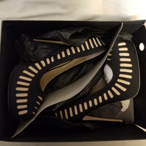 Shoes - Picture 5 of 5